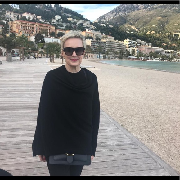 Meet your Posher, Pamela - Picture 2 of 2